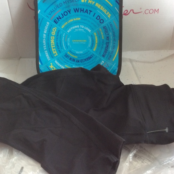 Lululemon mesh tight NWOT Rare - Picture 3 of 7